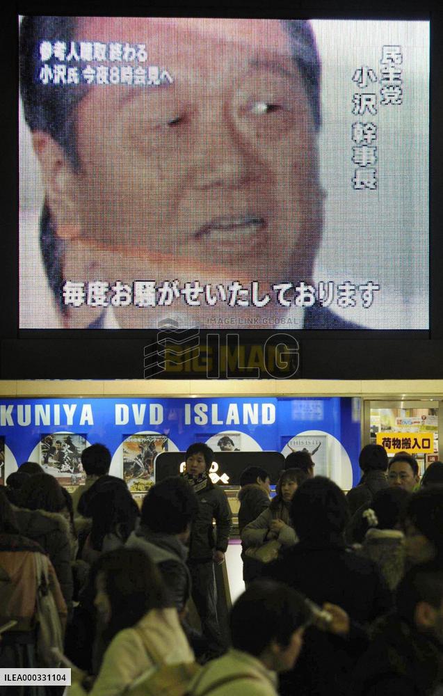 Prosecutors question Ozawa over false political fund report