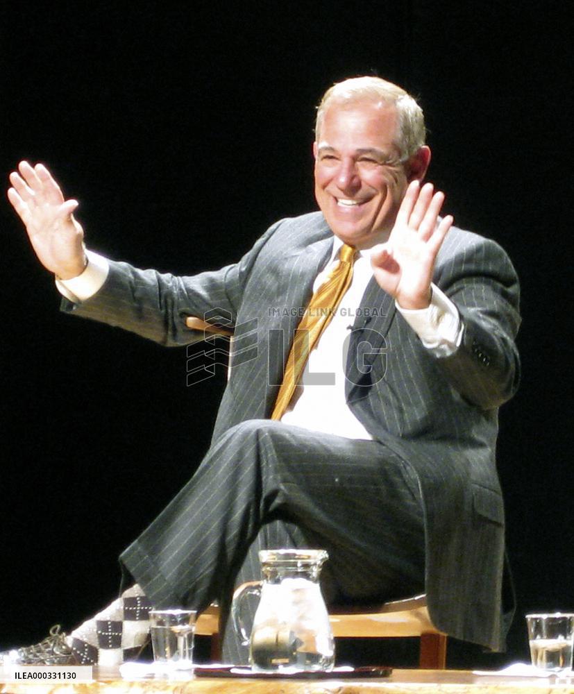 Ex-Marines manager talks at lecture meeting