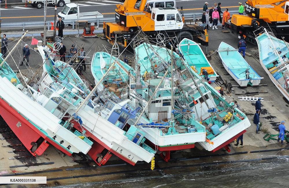 Fishing boats hit by gusts
