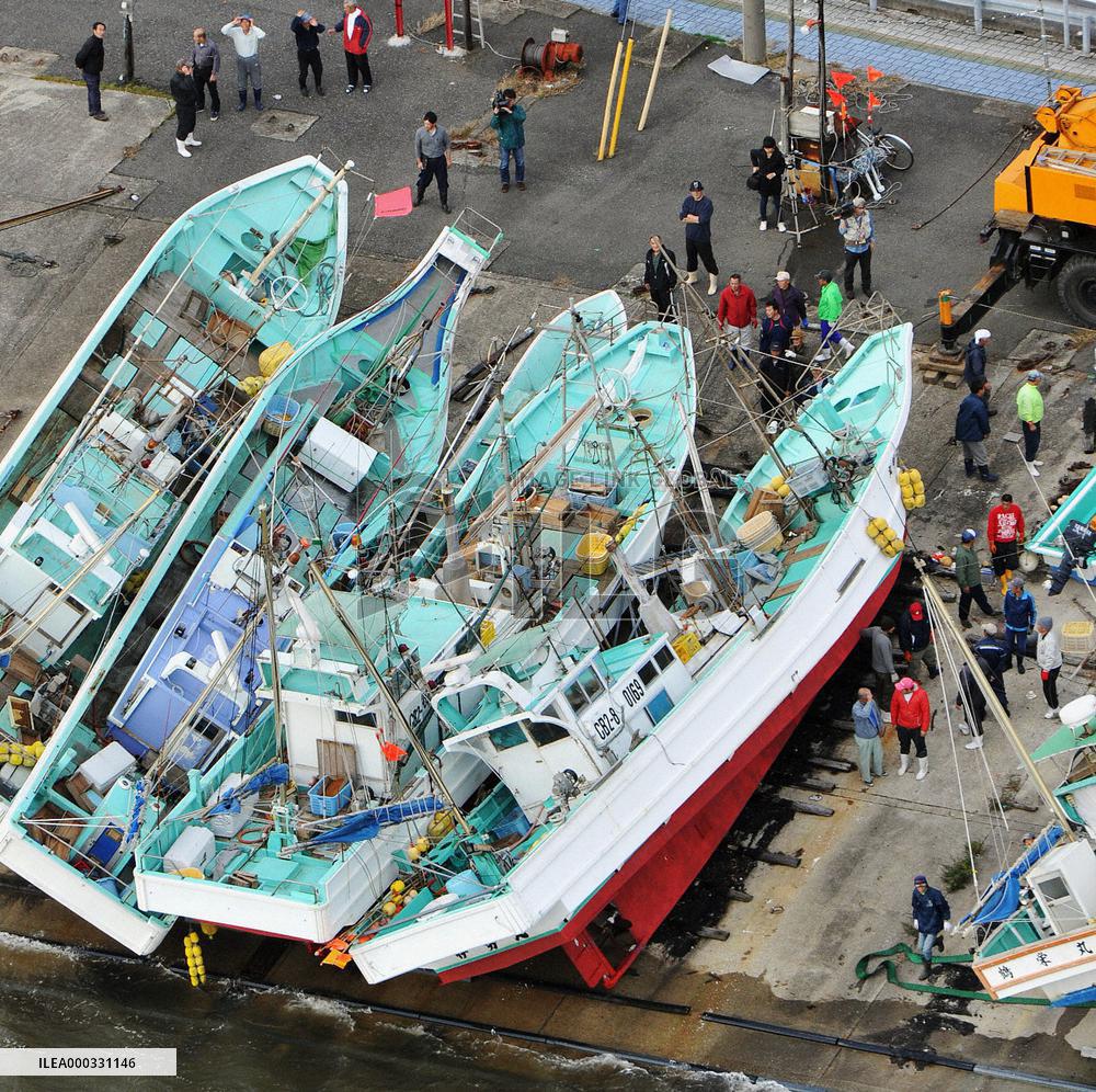 Fishing boats hit by gusts