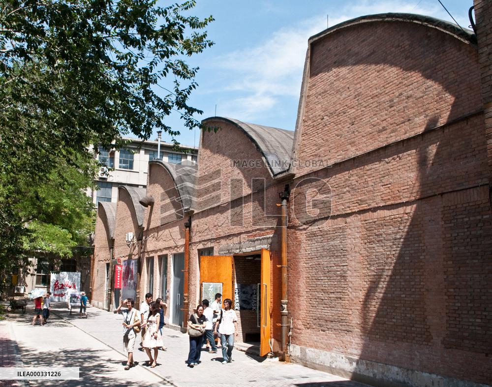 China's exploding art scene blends profits and politics