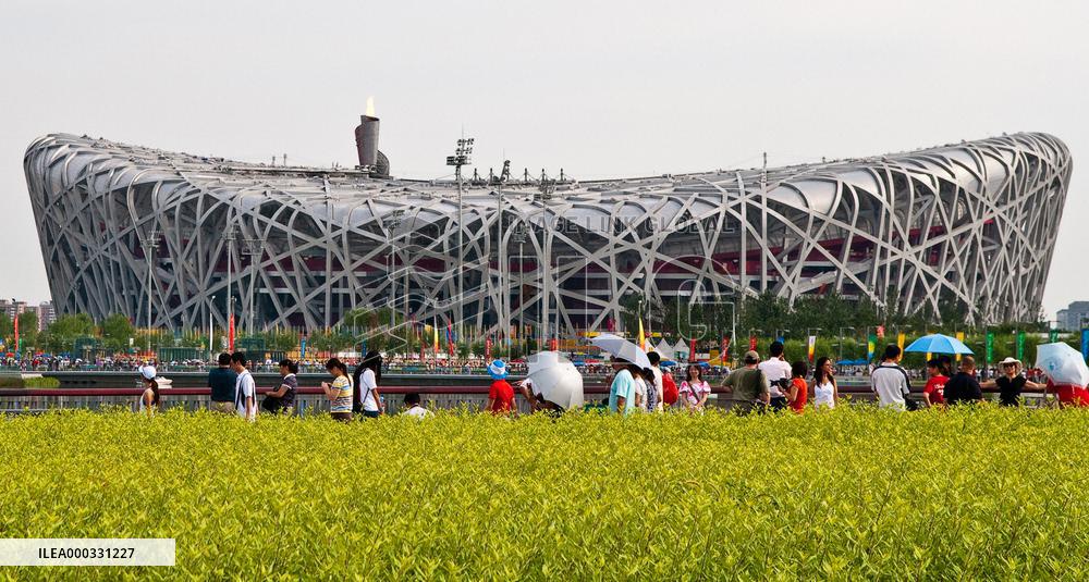 China's exploding art scene blends profits and politics
