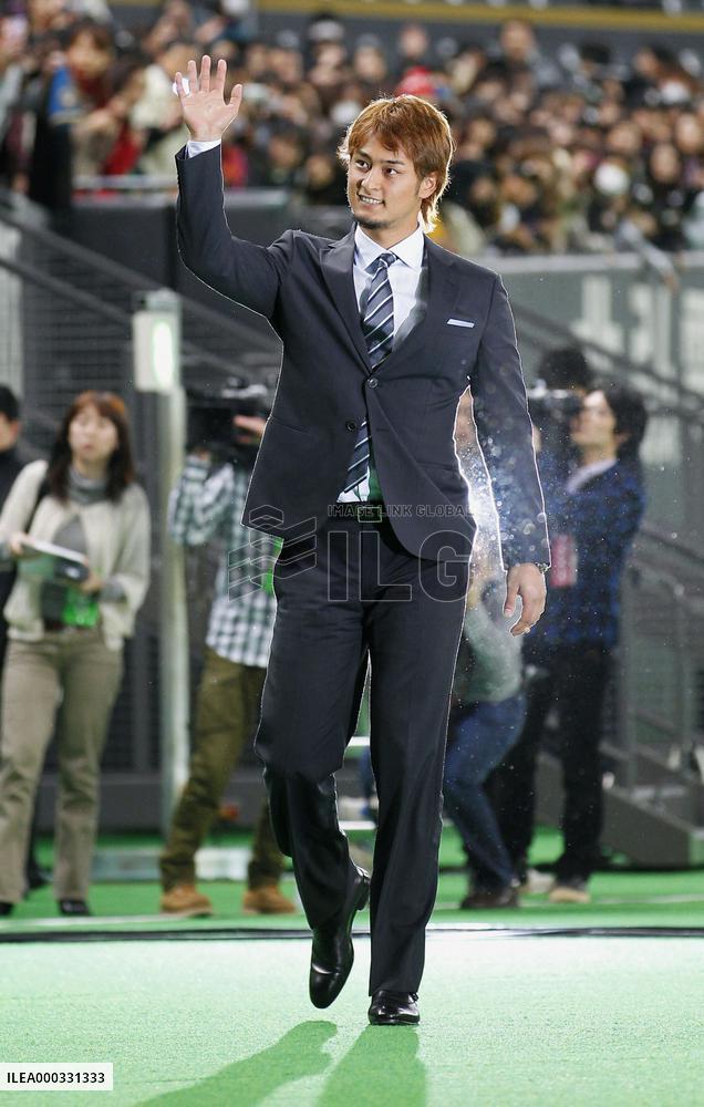 Darvish bids farewell to Fighters' fans