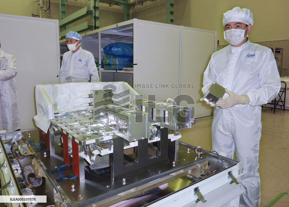 Astronaut Hoshide at Tsukuba Space Center