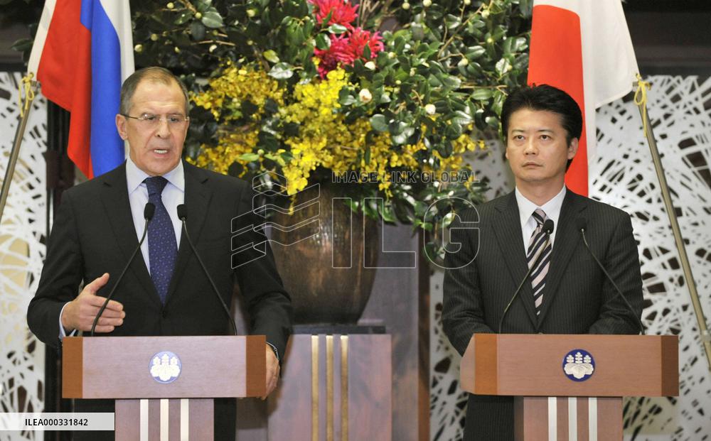 Japanese, Russian foreign ministers at press conference