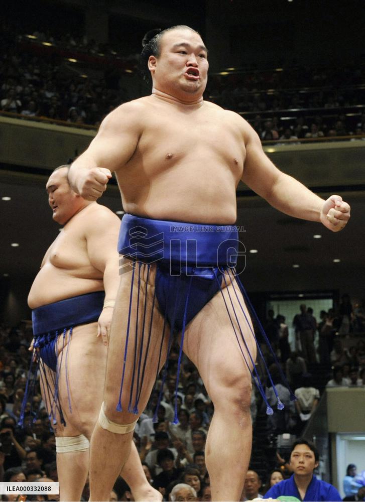 Takamisakari retires