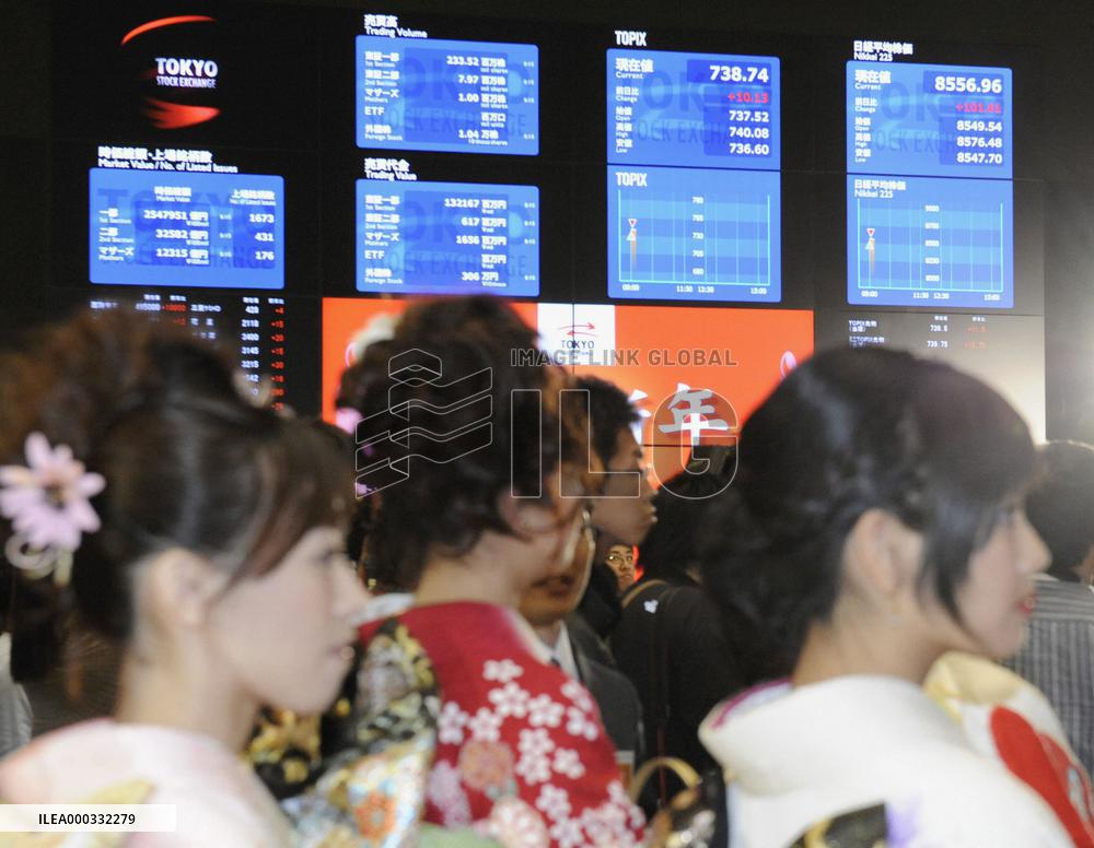 Tokyo stocks start new year higher
