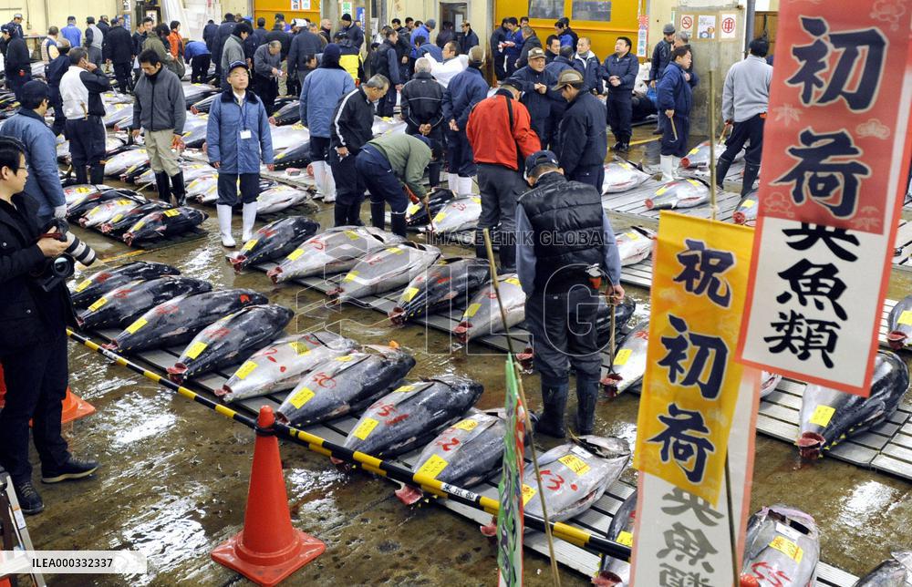 Tuna sold for 16.3 million yen at 1st auction in Tokyo fish