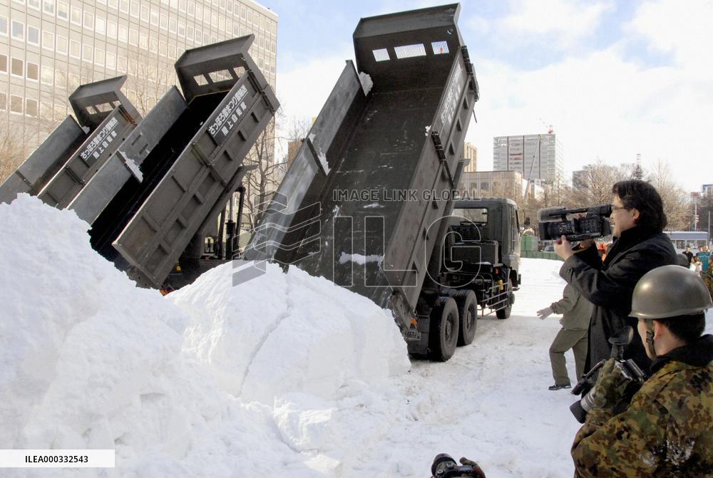 Preparations begin for Sapporo Snow Festival