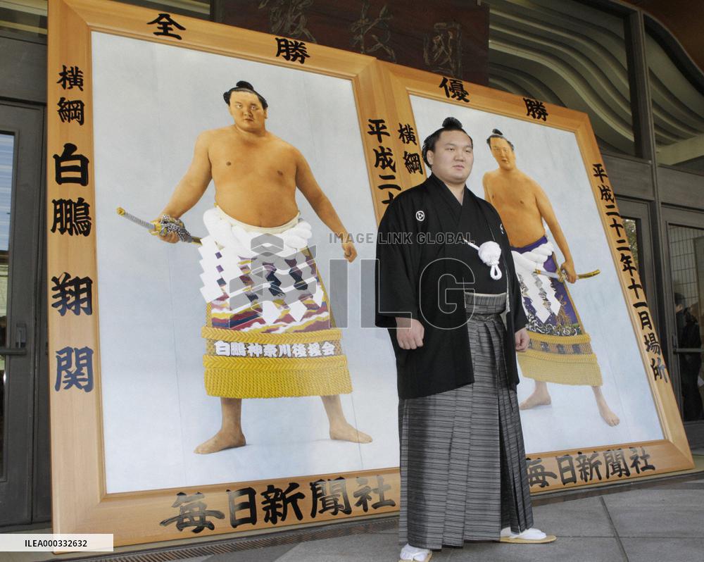 Yokozuna Hakuho with winner's portraits