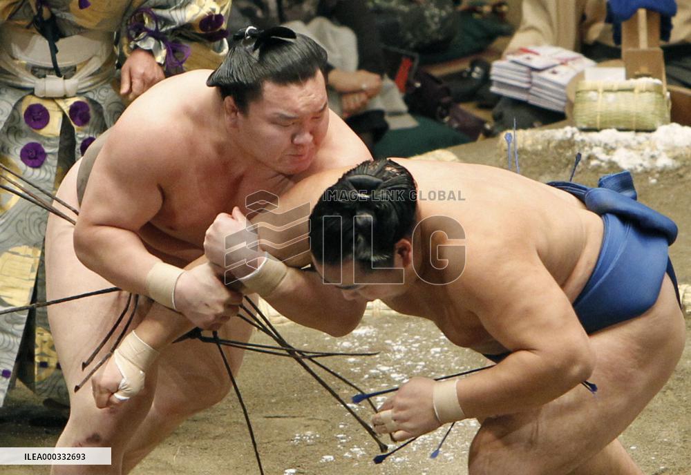 New Year sumo