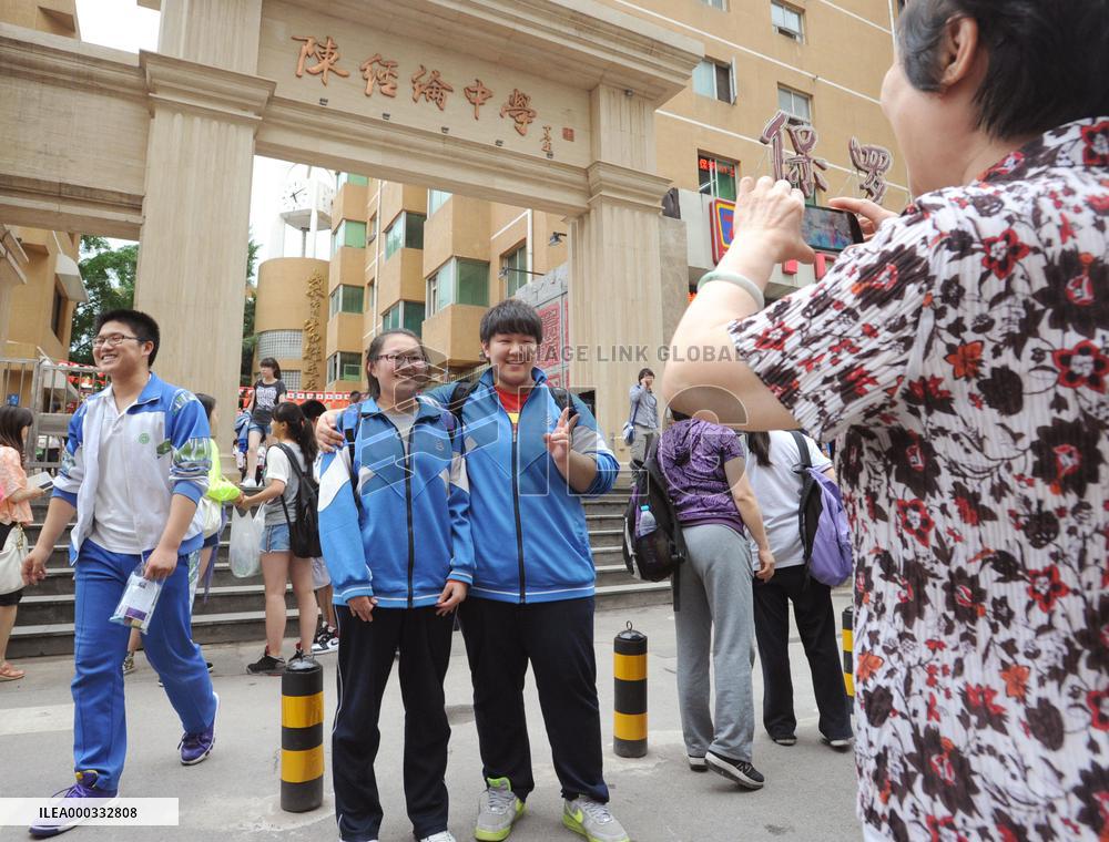 Chinese high schoolers look relaxed after entrance exam