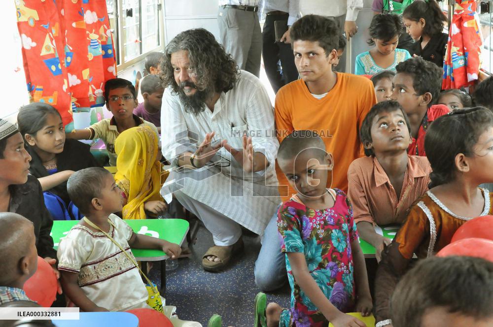 Mobile library launched in Mumbai