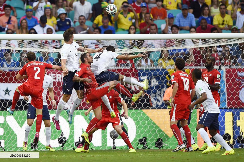 Japan Embassy hands safety pamphlets in Brazil