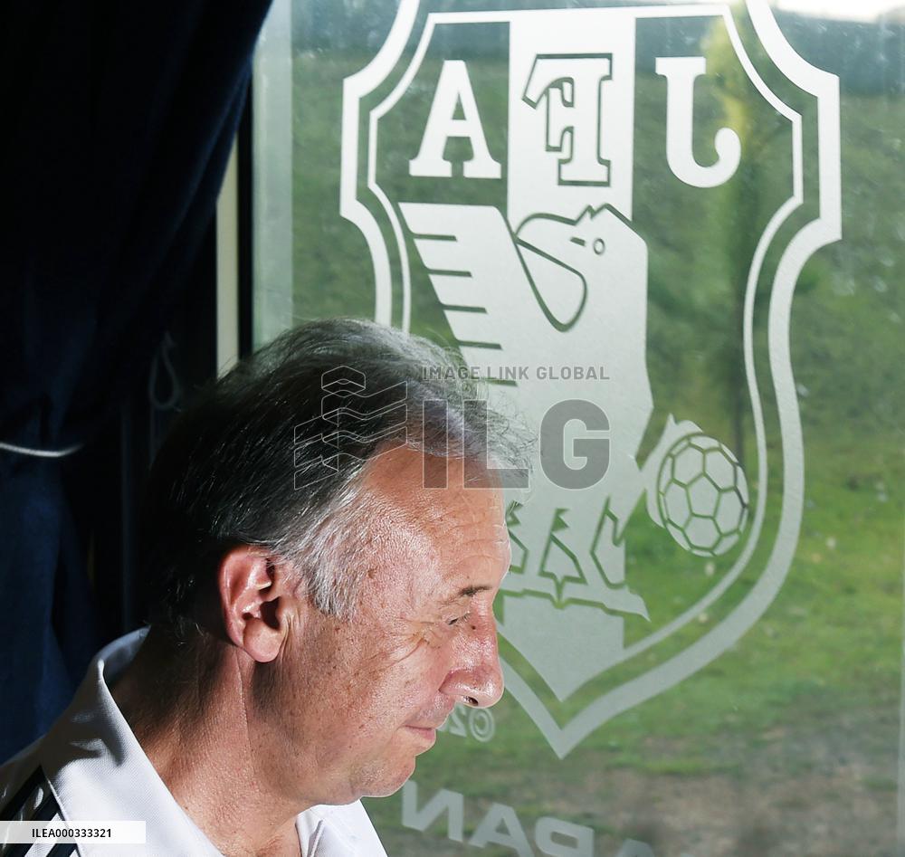 Japan coach Zaccheroni defends power play tactics