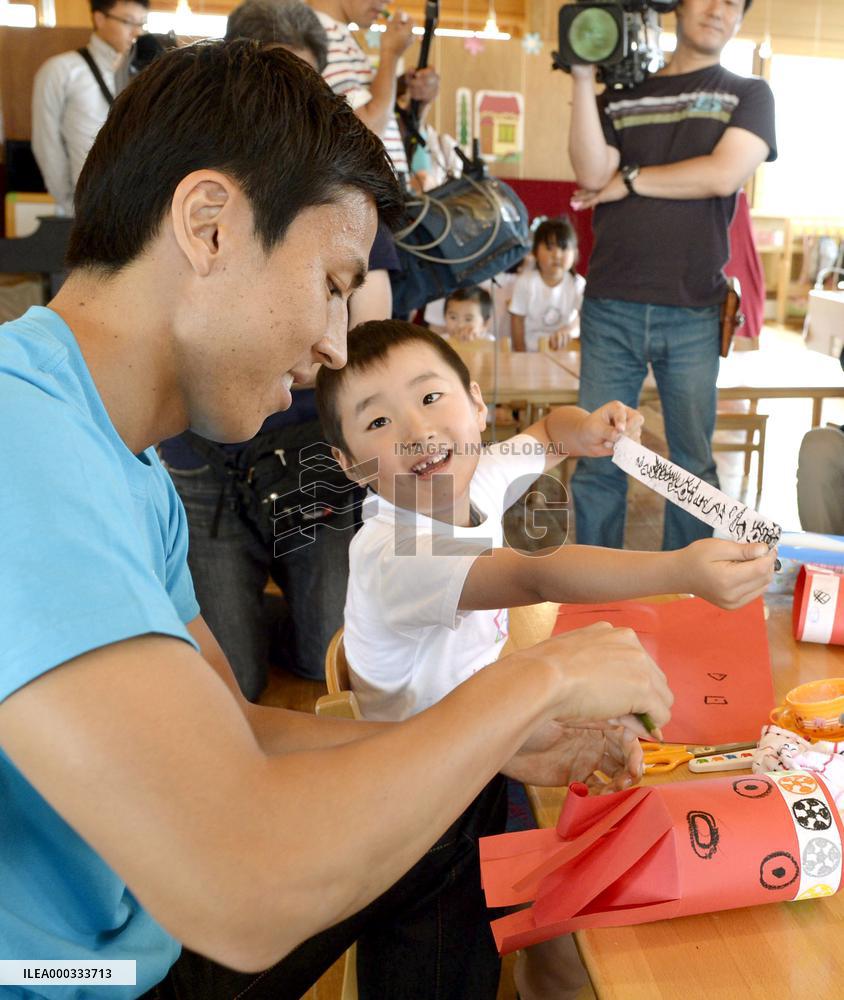 Hasebe makes paper lantern at tsunami-hit kindergarten