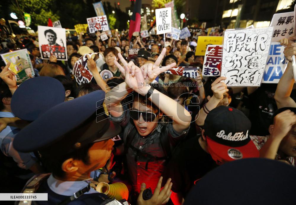 10,000 protest in Tokyo over security policy change