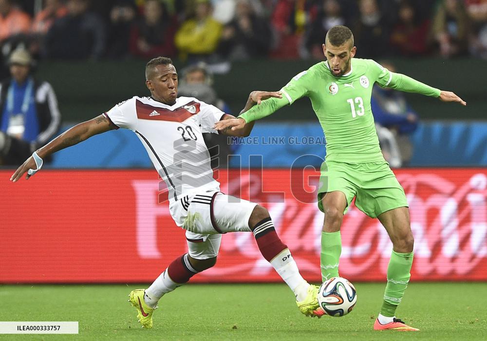 Germany defeat Algeria 2-1