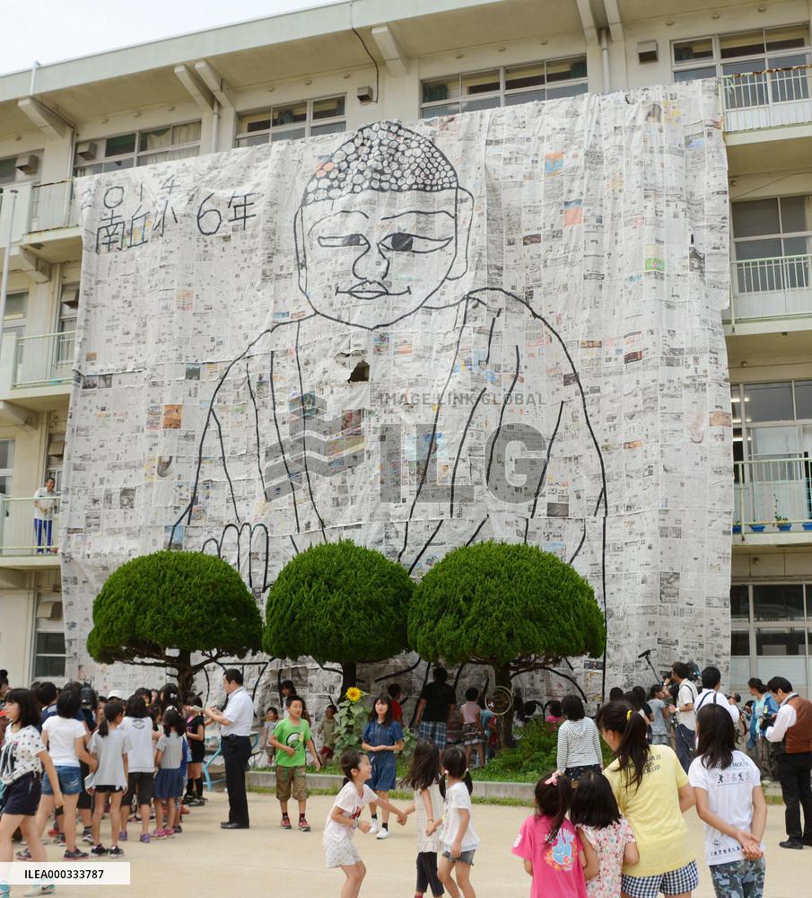 School kids draw real-size image of Great Buddha statue
