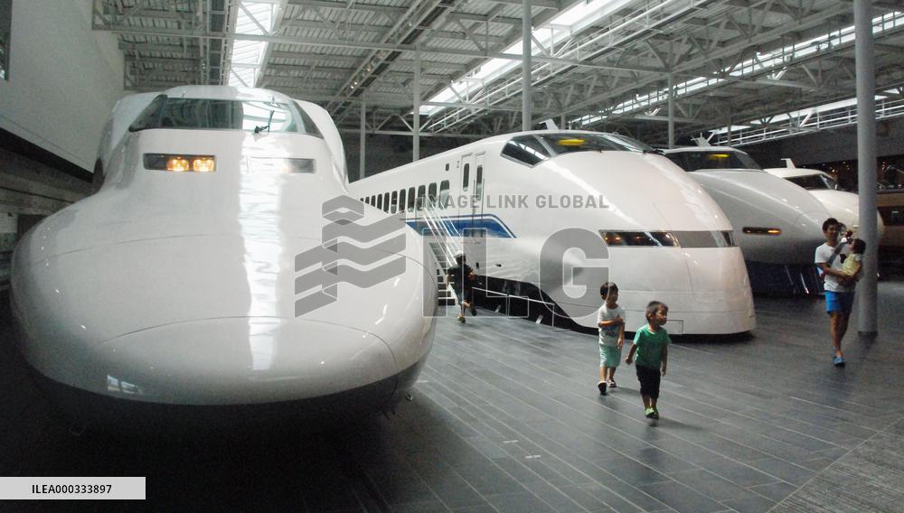 Exhibit to mark Shinkansen's 50th anniversary underway