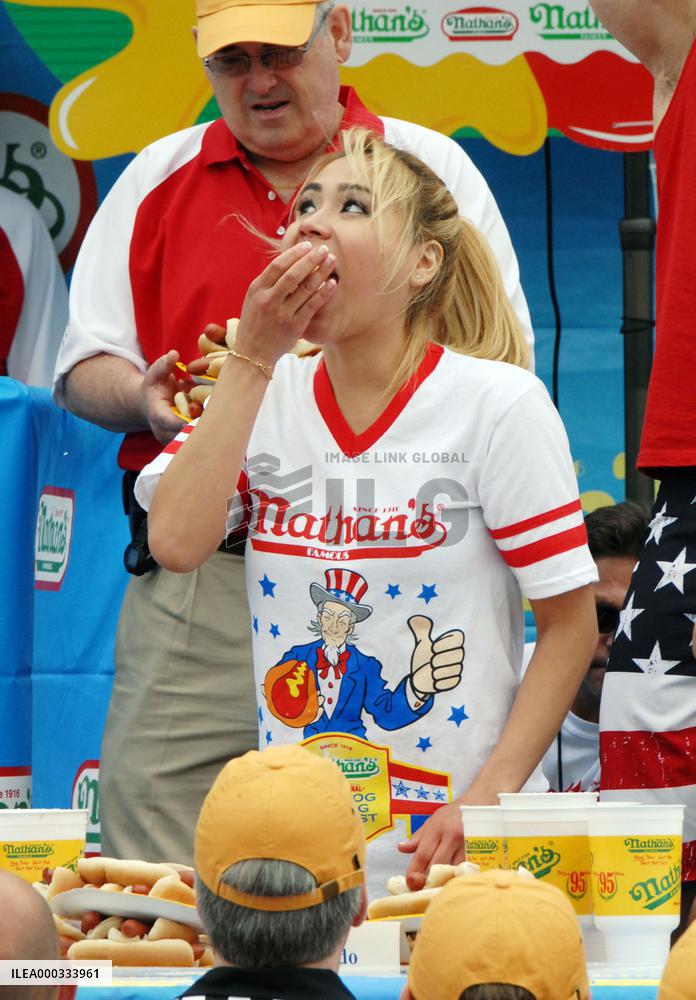 Japanese woman wins U.S. hot dog eating contest