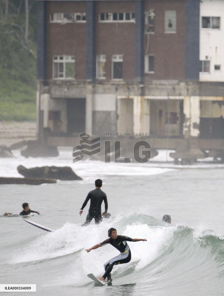 Surfing competition held in tsunami-hit Japan area