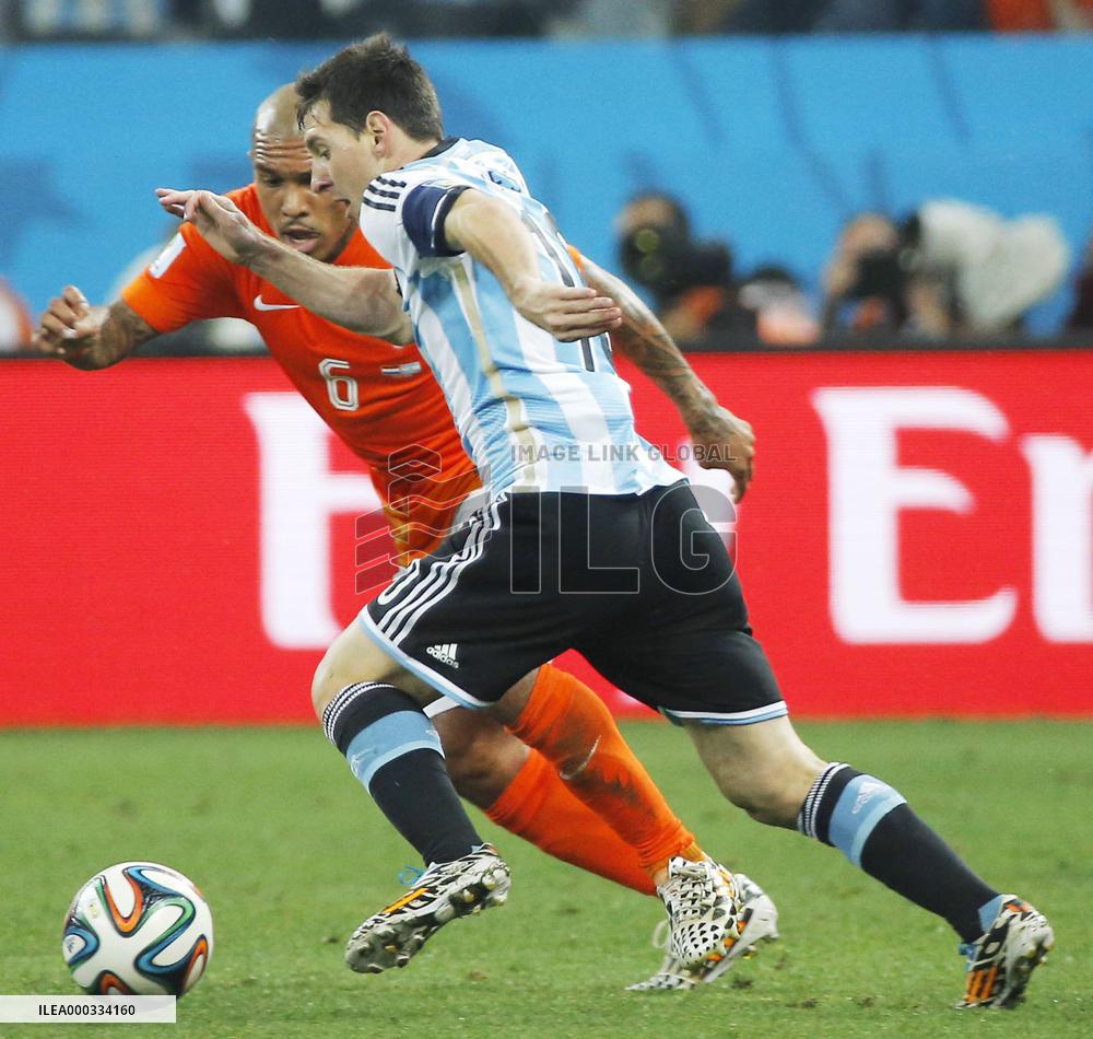 Argentina down Dutch in shootout to reach World Cup final