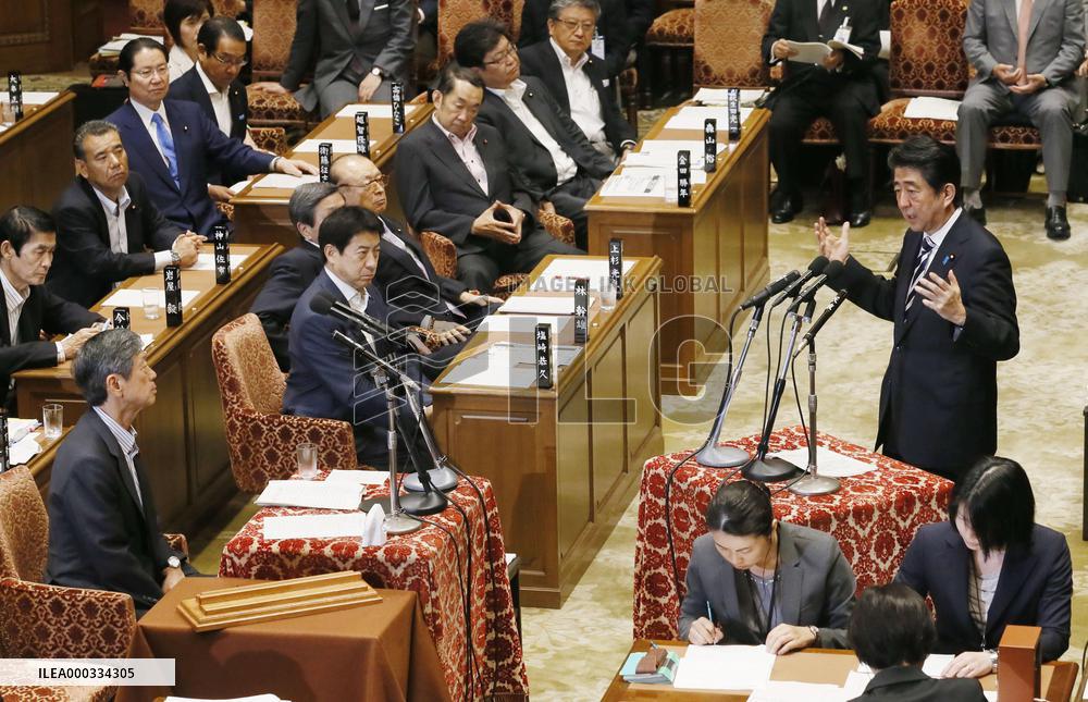 PM Abe answers questions from LDP's Komura