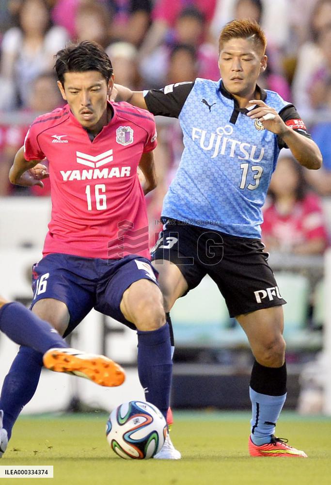 Kawasaki's Okubo competes with Cerezo's Ando