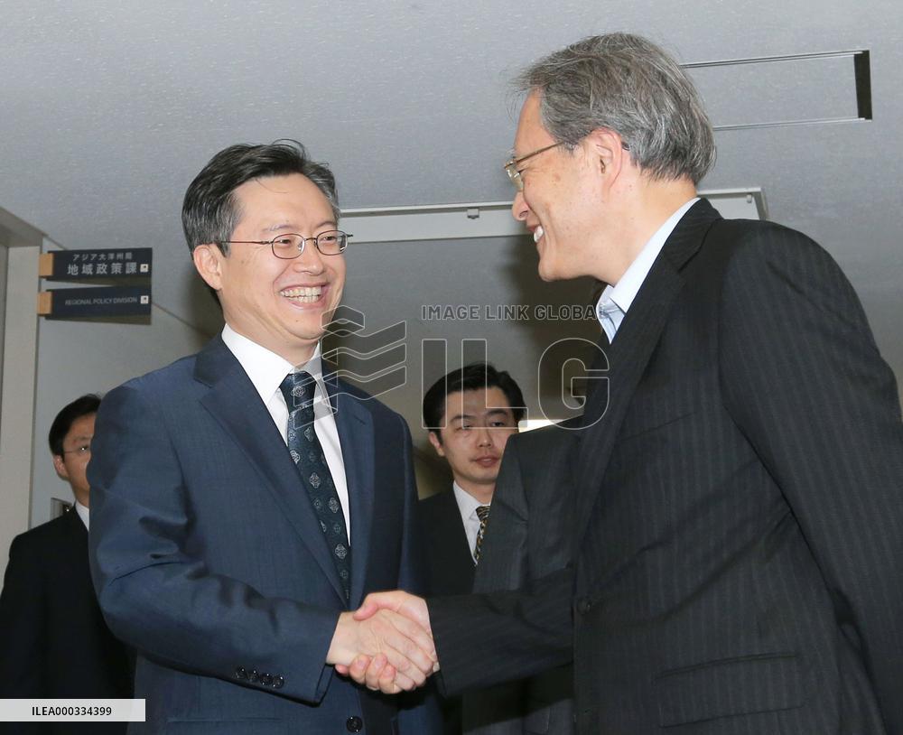 Japan, S. Korea vow cooperation on N. Korea nuclear programs