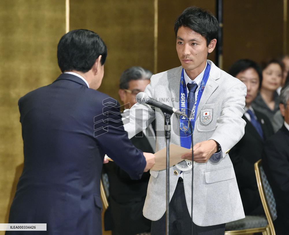Nordic combined skier Watabe receives prize from gov't