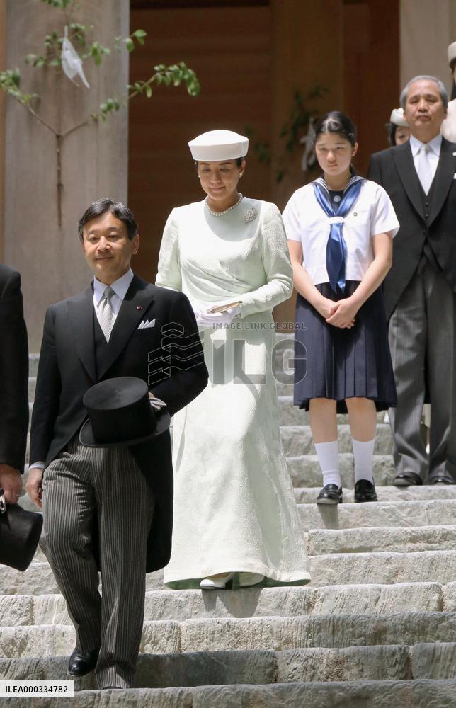 Crown Prince, family leave inner shrine of Ise Jingu