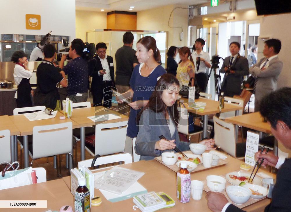 Tanita shows Fukuoka restaurant to press