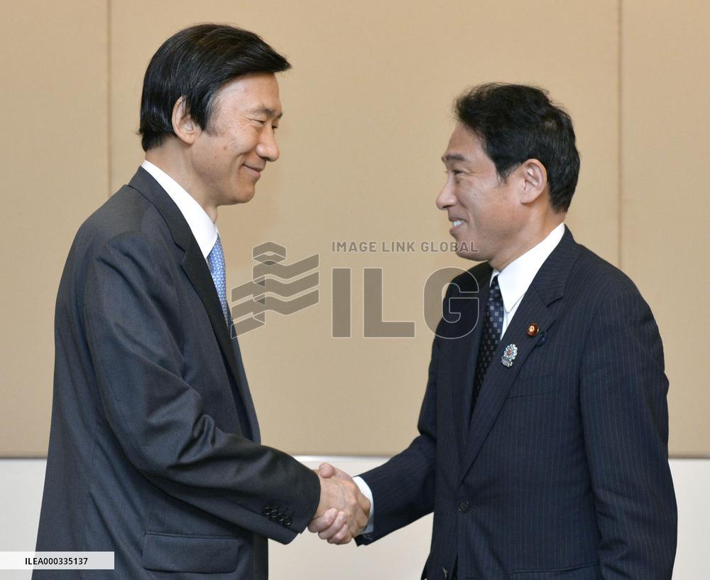 Japan, S. Korea hold foreign ministerial talks
