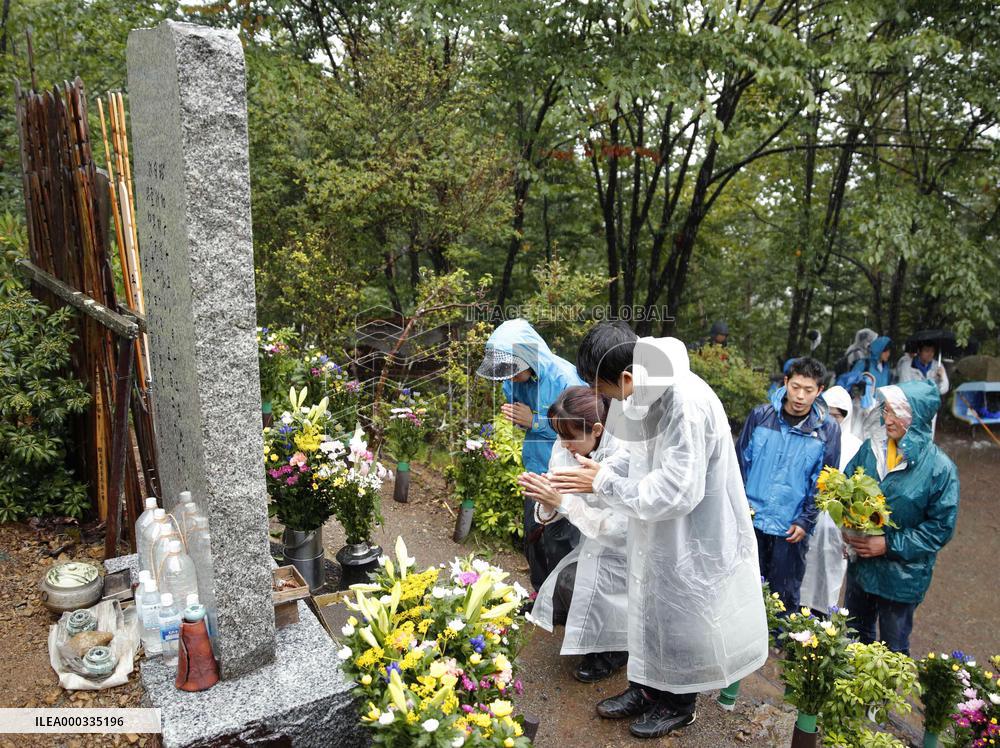 People mourn JAL crash victims