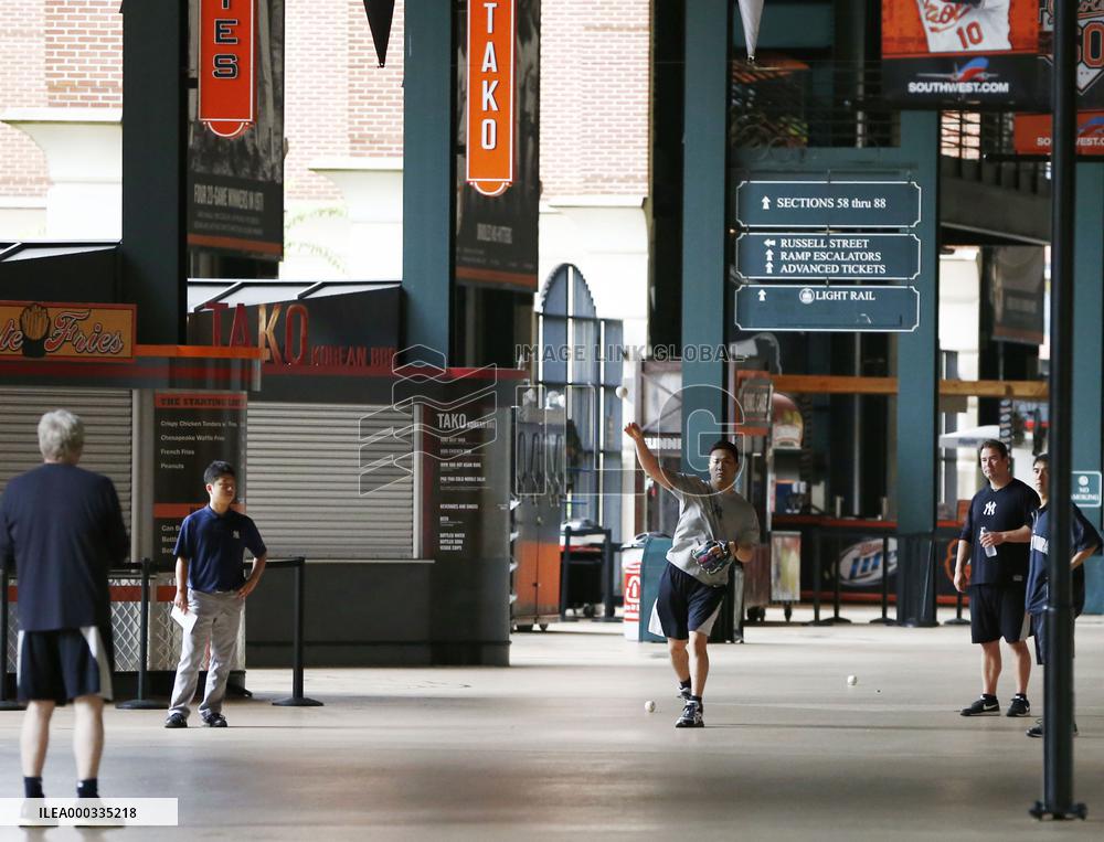 New York Yankees Tanaka playing catch