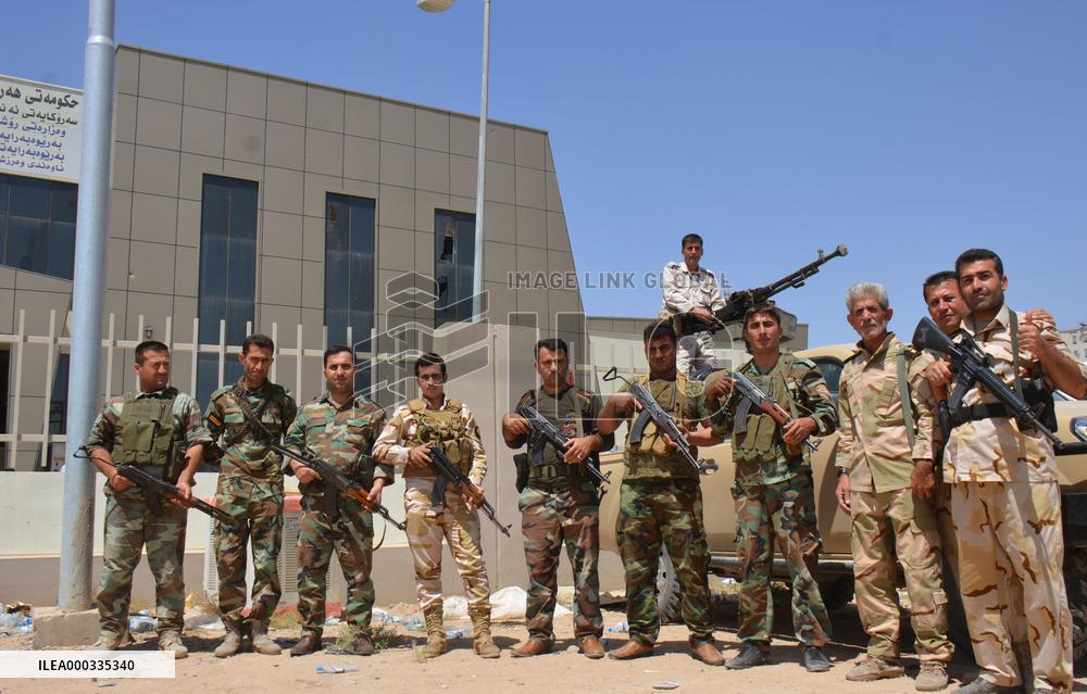 Kurdish "peshmerga" forces rely on old weapons