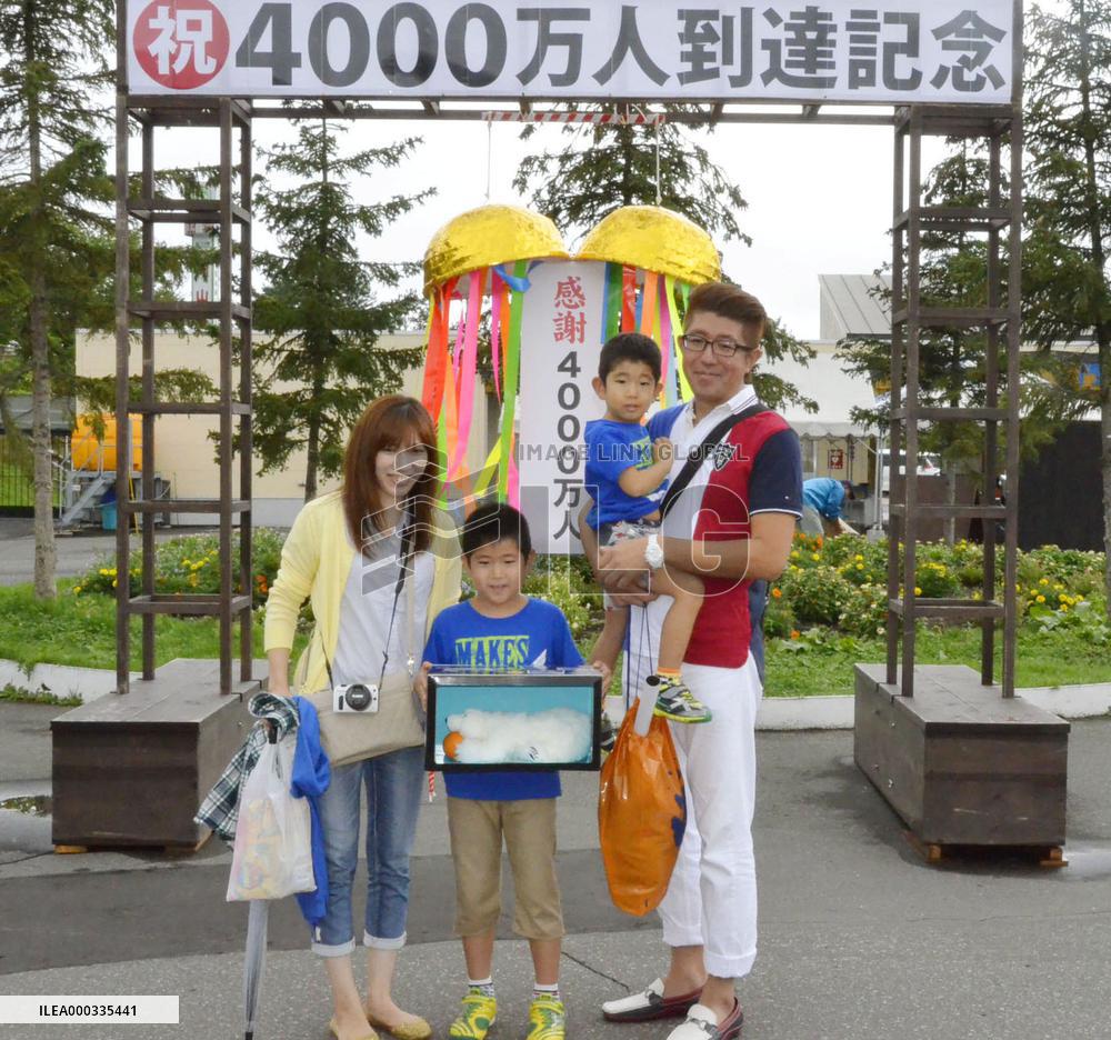 40 millionth visitor to Asahiyama Zoo in north Japan