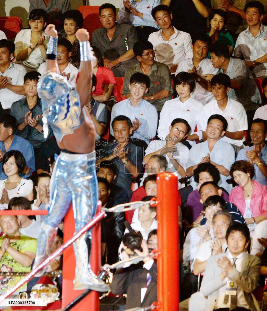 N. Koreans enjoy 2nd day of pro wrestling exhibition