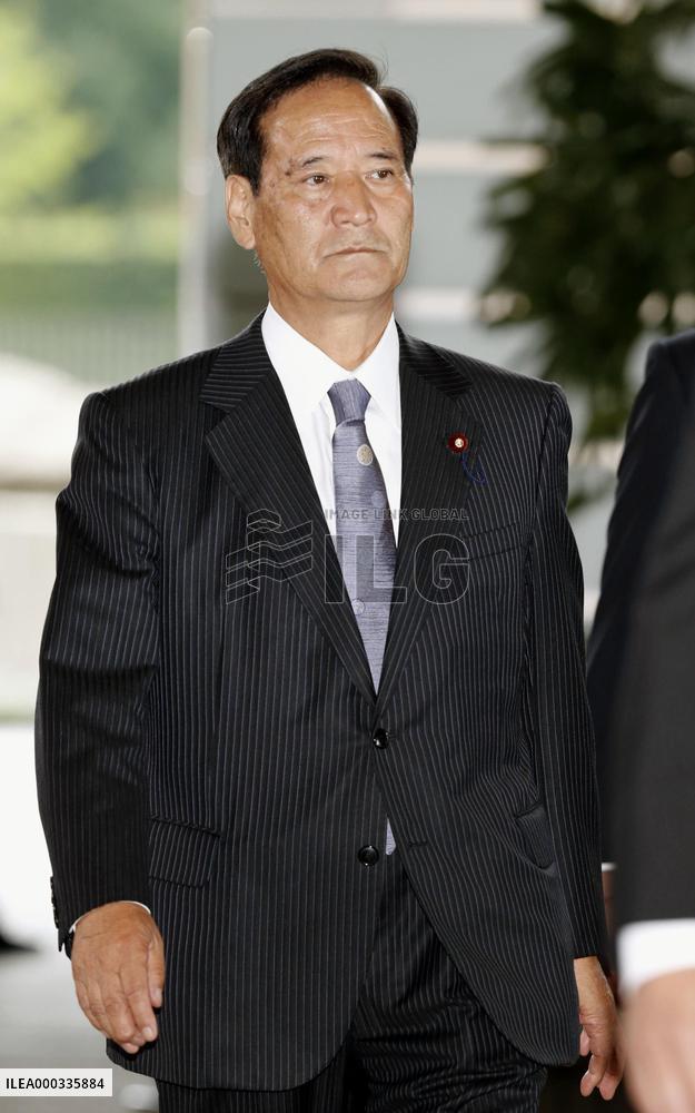 Abe reshuffles Cabinet