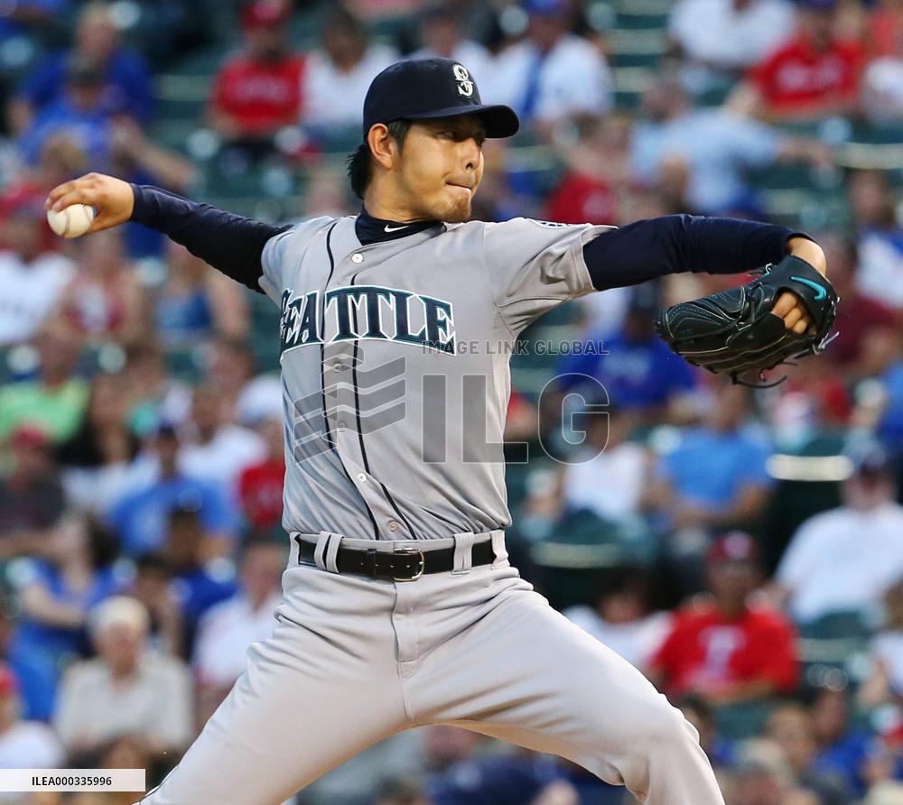 Iwakuma ties career-high with 14th victory