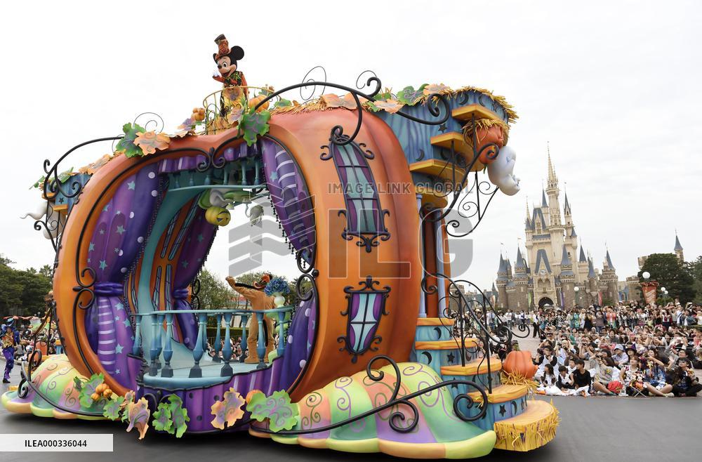 Halloween parade begins at Tokyo Disneyland