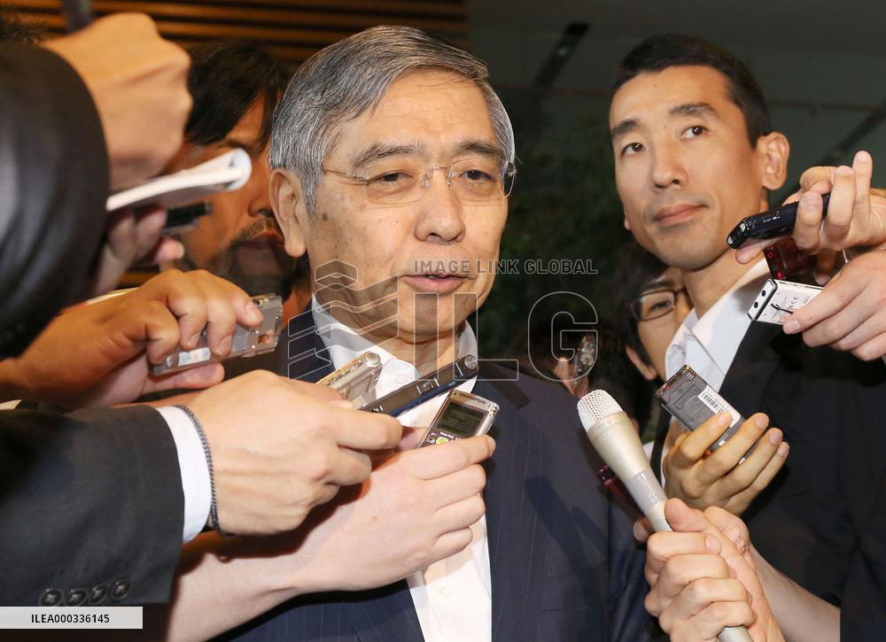 Abe meets with BOJ chief Kuroda