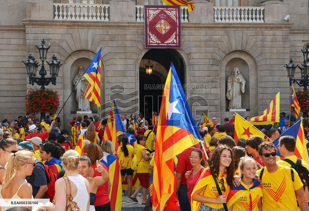 Catalonia demonstrators seek independence from Spain