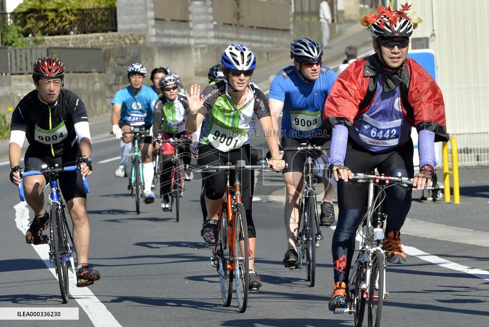 Ambassador Kennedy joins Tohoku bicycle rally