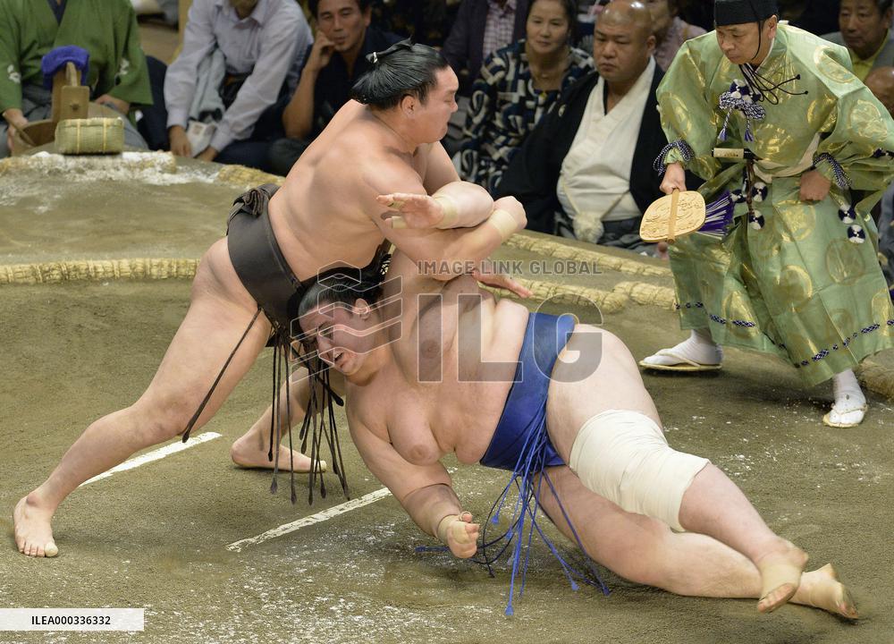 Haukho beats Aoiyama at autumn sumo tournament