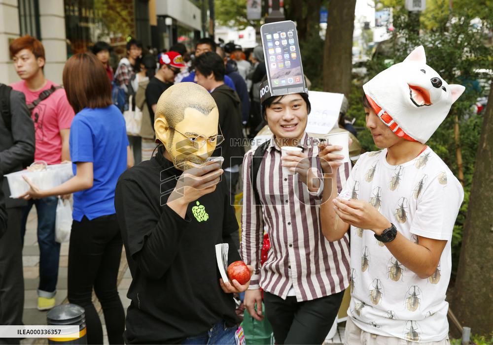 Apple's new iPhone models go on sale in Japan