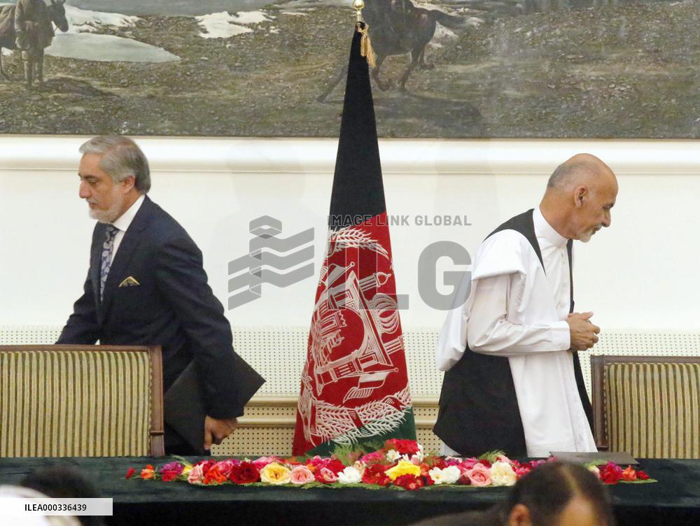 Afghan election candidates sign agreement on unity gov't