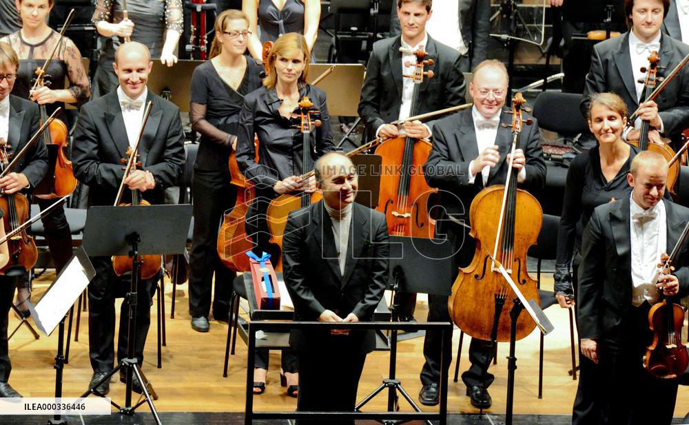 Japanese conductor performs at Swiss-Japan event