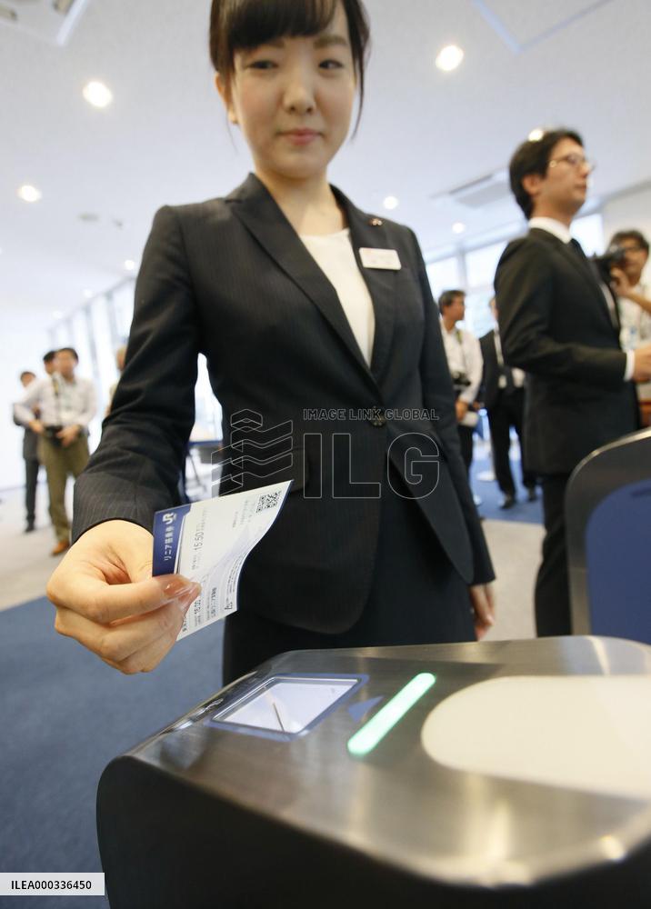 Automatic ticket gate for maglev train